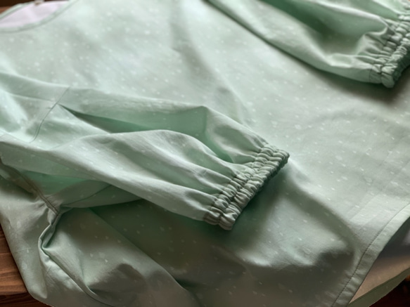 「リラ冷えのころ」ボリューム袖ブラウス。オリジナルテキスタイル。緑。【受注製作】 7枚目の画像