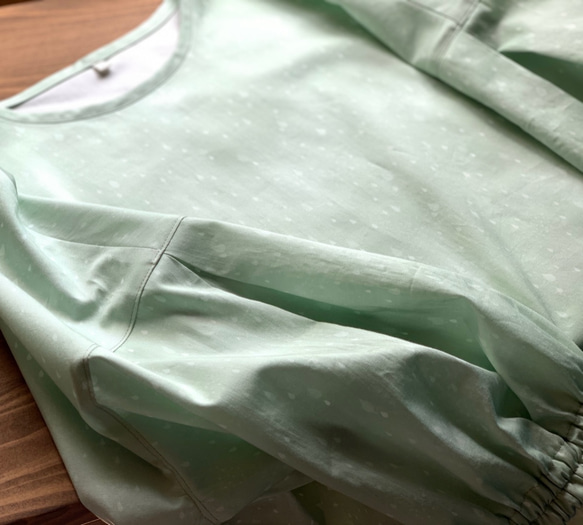 「リラ冷えのころ」ボリューム袖ブラウス。オリジナルテキスタイル。緑。【受注製作】 8枚目の画像