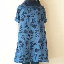 ダブルガーゼのポンチョ。トリとお花。ネイビー。M・L【受注製作】 8枚目の画像