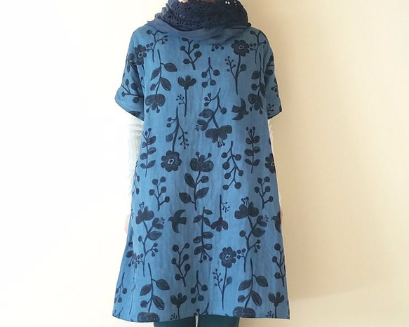 ダブルガーゼのポンチョ。トリとお花。ネイビー。M・L【受注製作】 8枚目の画像