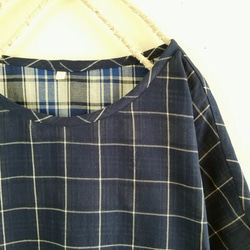 播州織ダブルガーゼのポンチョ。ウインドウペンチェック。ネイビー。　M・L【受注製作】 3枚目の画像