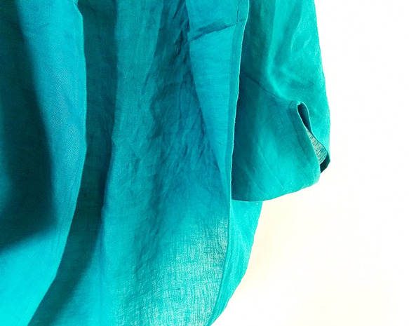 背中に寄り添う夏の羽織りターコイズブルー。リネンシングルガーゼ。ボレロ。【受注製作】 5枚目の画像