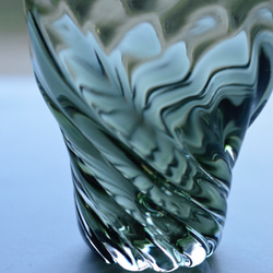 扭曲線玻璃（橄欖綠色） 第2張的照片