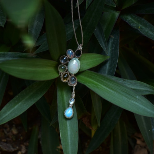 トパーズとオパール天然石のしずく☆マクラメペンダント opal003