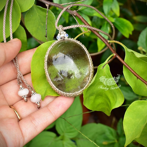 深い緑の癒し☆大粒ダークガーデンクォーツマクラメペンダント gy041