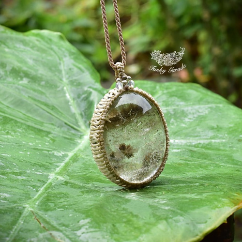 深い緑の癒し☆大粒ダークガーデンクォーツマクラメペンダント gy041