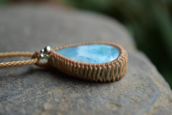 Innocent Drops ★ 高品質 Chatoyancy ★ Larimar Macrame Pendant lary01 第7張的照片