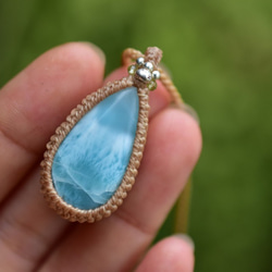 Innocent Drops ★ 高品質 Chatoyancy ★ Larimar Macrame Pendant lary01 第10張的照片