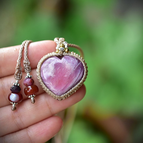 ピンクハート☆ルビー マクラメペンダント rubyy007 ネックレス