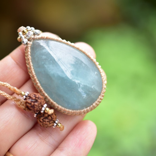 爽やかな雫☆大粒☆アクアマリン マクラメペンダント aquy002