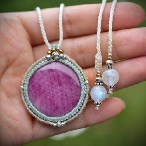 キラキラ光る☆艶やか☆ルビー マクラメペンダントruby048 ネックレス