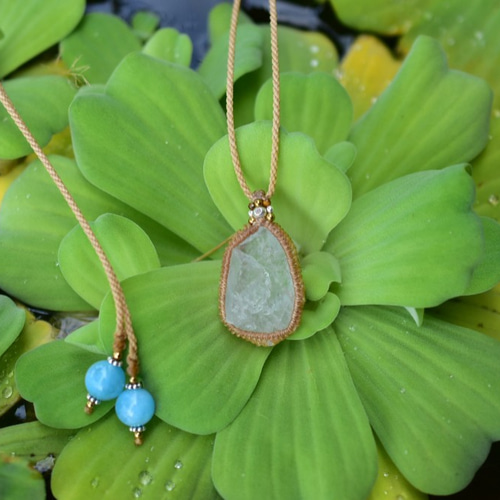 水滴の輝き☆アクアマリン原石 マクラメペンダント aquy004 ネックレス