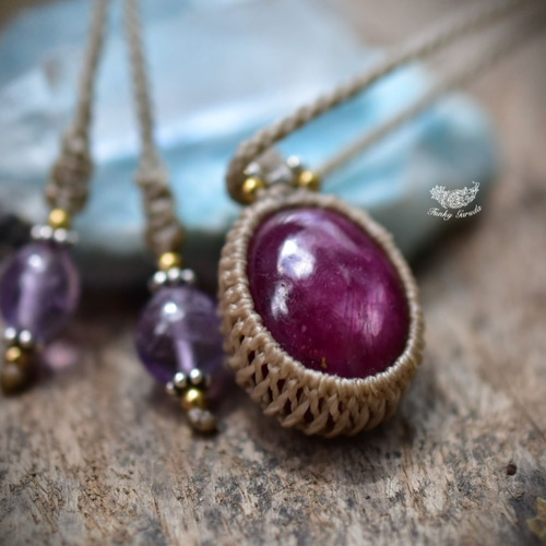 ルビー　マクラメ　ペンダント 星屑ピンク☆ローズルビー マクラメペンダント182 | iichi 日々