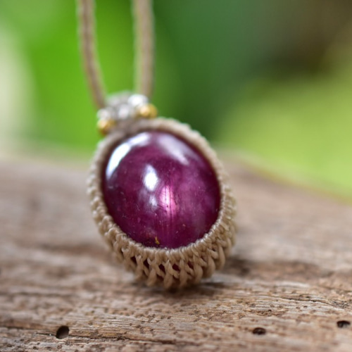 繊細な煌めき☆40ctスタールビー マクラメペンダント rubyy025