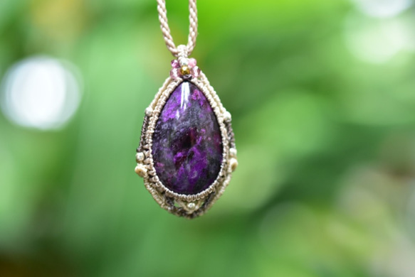 迷人的女巫 ★ 48.9ct ★ Sugilite Macrame 吊墜 sugi003 第10張的照片