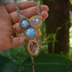 高品質 ★ Larimar 和白色拉長石 ★ Macrame 吊墜 第1張的照片