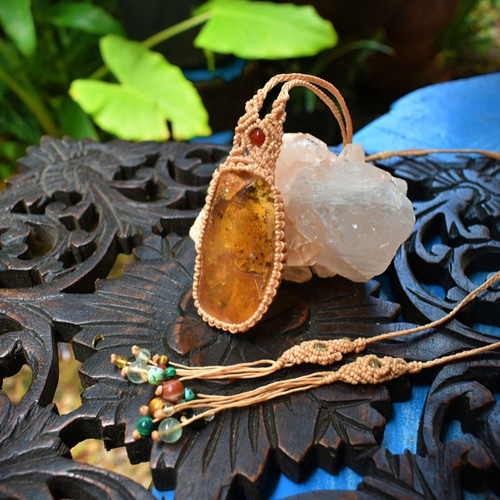 アンバー（琥珀）マクラメネックレス 琥珀☆特大虫入り☆アンバー マクラメネックレス1543 | Funky garuda