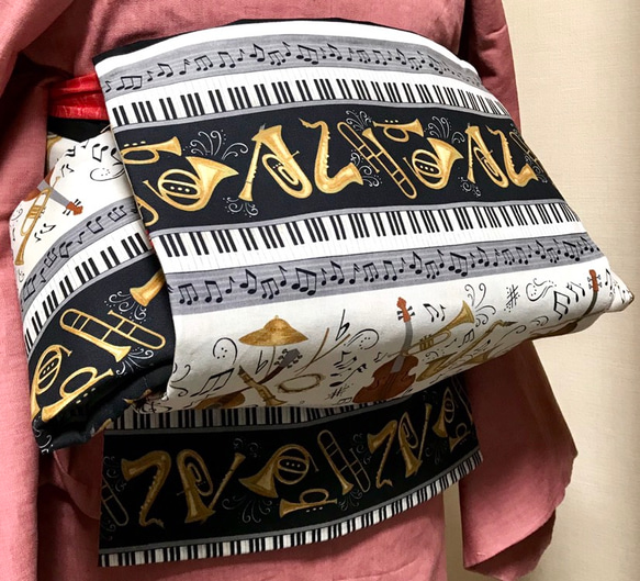 【送料無料】jazz♪赤系楽器柄/白黒楽器柄リバーシブル作り帯 2枚目の画像