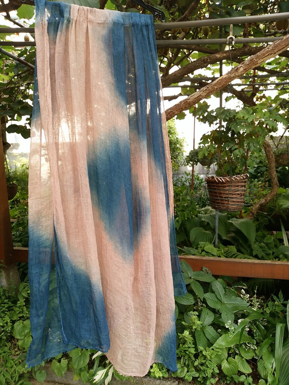 自然染めリネンストール（藍×ピンク） 1枚目の画像