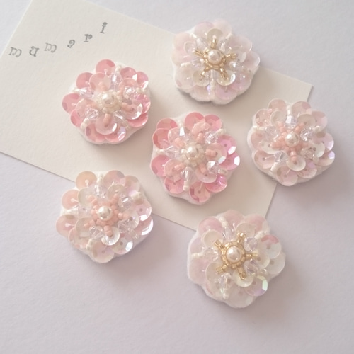 ビーズ刺繍ブローチ 桜<白ピンク> ブローチ Beeeads 通販