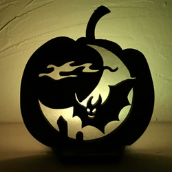 木のかぼちゃランプ「月とコウモリ」LEDキャンドル付き 3枚目の画像