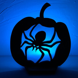 木のかぼちゃランプ「蜘蛛」LEDキャンドル付き 1枚目の画像