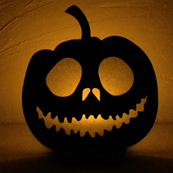 木のかぼちゃランプ「かぼちゃ5」LEDキャンドル付き 3枚目の画像