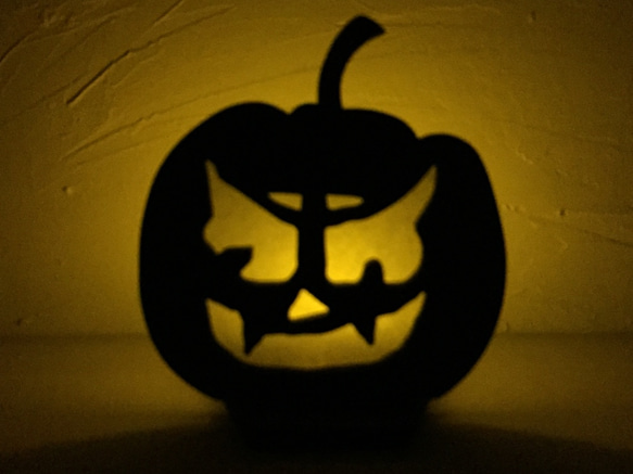 木のかぼちゃランプ「かぼちゃ2」LEDキャンドル付き 3枚目の画像