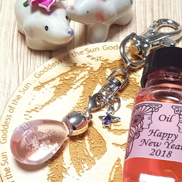 【Sale】 しずく型ミニ香水瓶∞Happy New Year 2018 アンシェントメモリーオイル　エンジェルチャーム 2枚目の画像