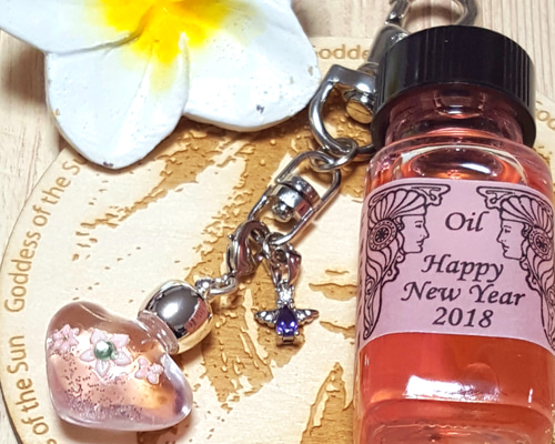 Sale】 ハート型ミニ香水瓶∞Happy New Year 2018 アンシェント
