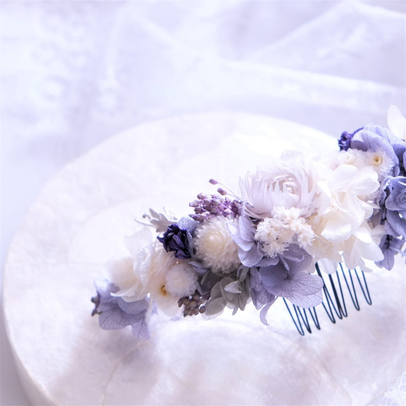 〖 紫陽花とスモールフラワーのヘッドドレス・ホワイトブルー 〗プリザーブドフラワーの髪飾り。フラワーボンネ・ハーフ花冠。 2枚目の画像