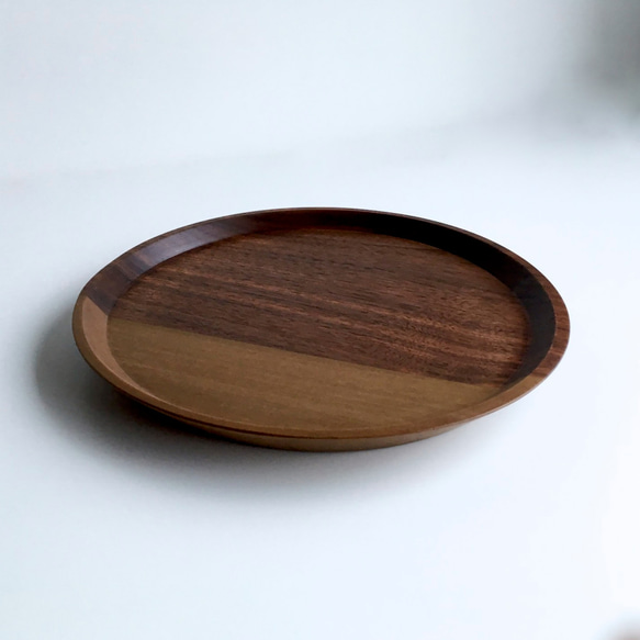 7寸皿　ウォールナット x ホオ　無垢材　お皿　木の皿　 2枚目の画像