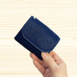 【COTOCUL】 お札が折れない小さな財布（毛皮/紺色） 1枚目の画像