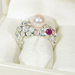 8mmアコヤ真珠とオパール、ルビー、SV925、再生ダイヤモンドの指輪（リングサイズ：10号、ハート、ロジウム） 1枚目の画像