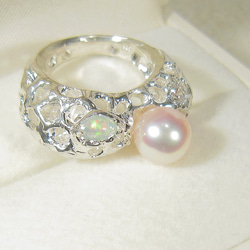 8mmアコヤ真珠とオパール、ルビー、SV925、再生ダイヤモンドの指輪（リングサイズ：10号、ハート、ロジウム） 2枚目の画像