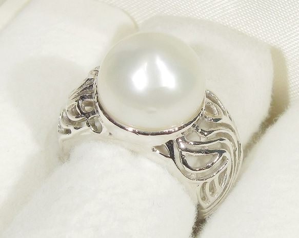 12.5mm南洋真珠とSV925の指輪（9号、サイズ変更可、白蝶、ロジウム、えくぼ有り） 3枚目の画像