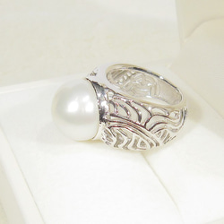 12.5mm南洋真珠とSV925の指輪（9号、サイズ変更可、白蝶、ロジウム、えくぼ有り） 4枚目の画像