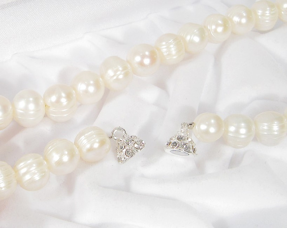 9mm本真珠（淡水、ナチュラルカラー）のネックレス（マグネット、縞あり、ホワイト、フォーマルなデザイン） 4枚目の画像