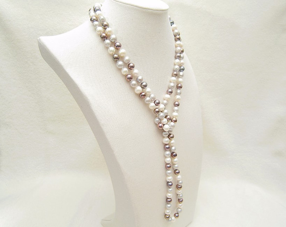 200cm,8mm 本真珠（淡水）のロングネックレス（マルチカラー、オールノット、ホワイト、シルバー、パープル） 4枚目の画像