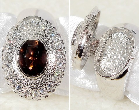 ガーネットと小さなケース付き指輪（リングサイズ：8号、再生ダイヤモンド、アロマオイルなどが入ります）