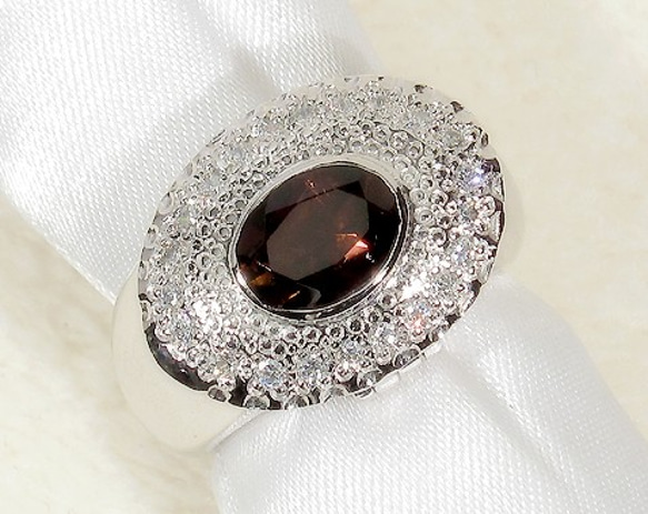 ガーネットと小さなケース付き指輪（リングサイズ：8号、再生ダイヤモンド、アロマオイルなどが入ります） 3枚目の画像