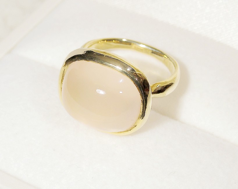 14×12mmローズクォーツとSV925の指輪（9.5号、K18イエローゴールドの厚メッキ、ふくりん留め）