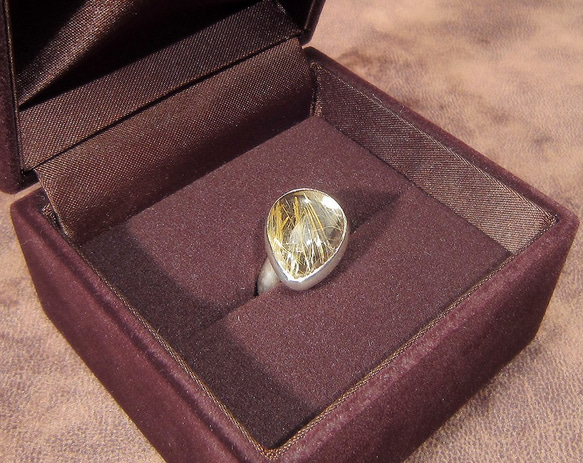 11.85ctルチルクォーツの指輪（リング：10号、メッキはロジウムかK18から選択、針入り水晶、金線入り水晶、ふくりん 2枚目の画像