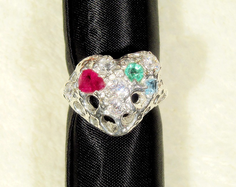 ハート形のエメラルド、ルビー、アクアマリン、合成ダイヤモンド、SV925の指輪（サイズ：14.5号くらいの方に推奨）