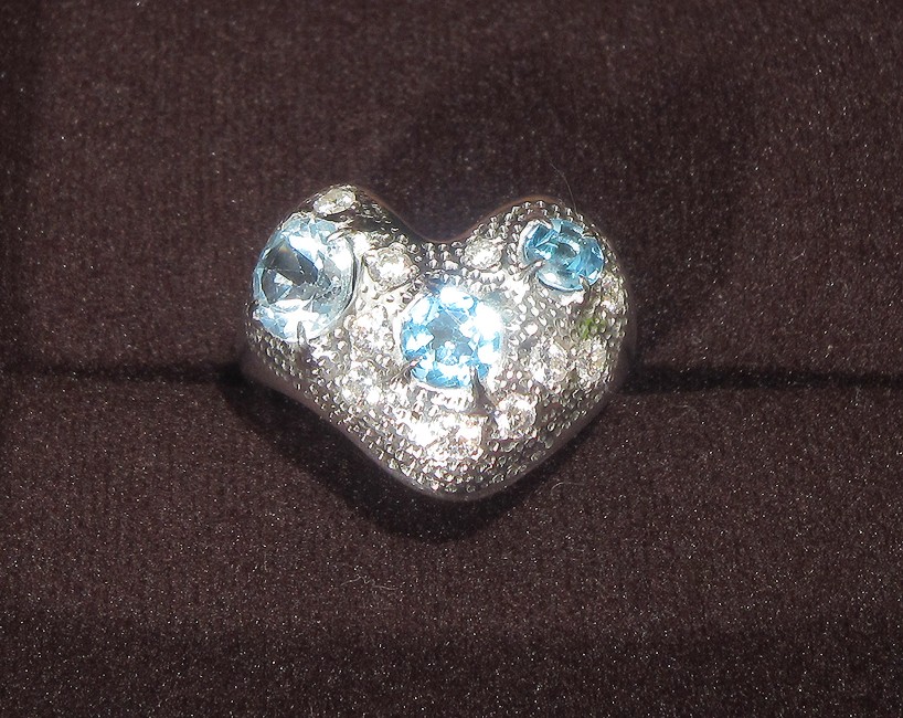 ブルートパーズと再生ダイヤモンド、SV925のハートモチーフ・リング（指輪のサイズ：12号、ロジウムの厚メッキ）
