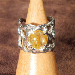 2.50ctルチルクォーツの指輪（リングサイズ：９～８号の方に推奨、ロジウムの厚メッキ、針入り水晶、金線入り水晶） 1枚目の画像