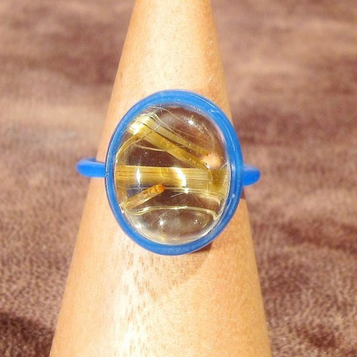 枠をワックス原型の段階で出品した場合の完成例（ルチルクォーツと