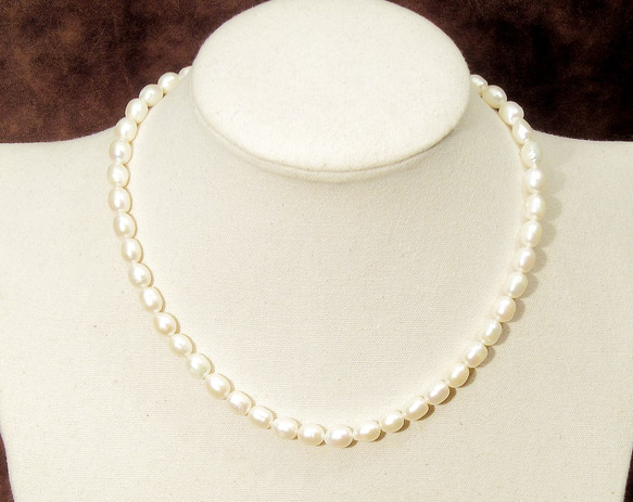 6.5‐6.0mm本真珠（淡水）のネックレス（マグネット、ナチュラルカラー、ホワイト、41cm） 2枚目の画像