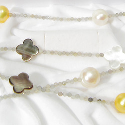 本真珠（淡水）と貝パーツ、ラブラドライトのロングネックレス（ナチュラルカラー、黒蝶、白蝶、ホワイト、イエロー） 2枚目の画像