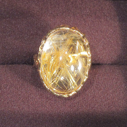 23.30ctルチルクォーツとSV925の指輪（リングサイズ：9号、K18の厚メッキ、針入り水晶、金線入り水晶） 2枚目の画像